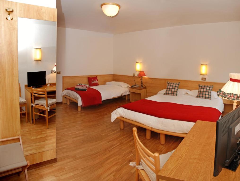 Albergo Centrale سانتو ستيفانو دي كادوري الغرفة الصورة